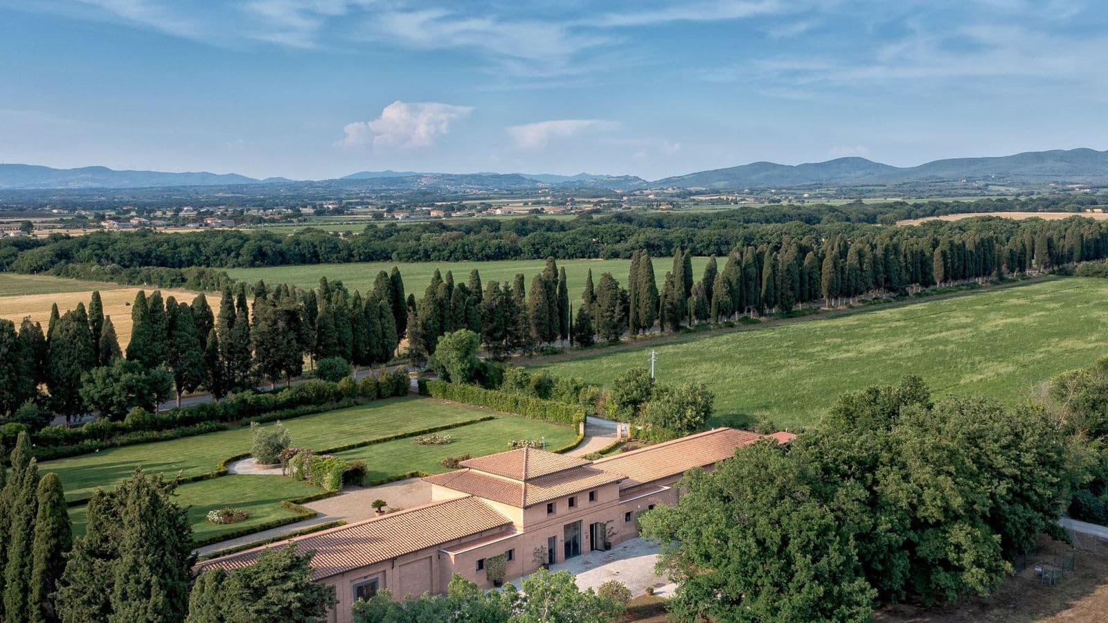 https://cms.tenutasanguido.com/uploads/Copia_di_DJI_0078_d138e0e4dc.jpg